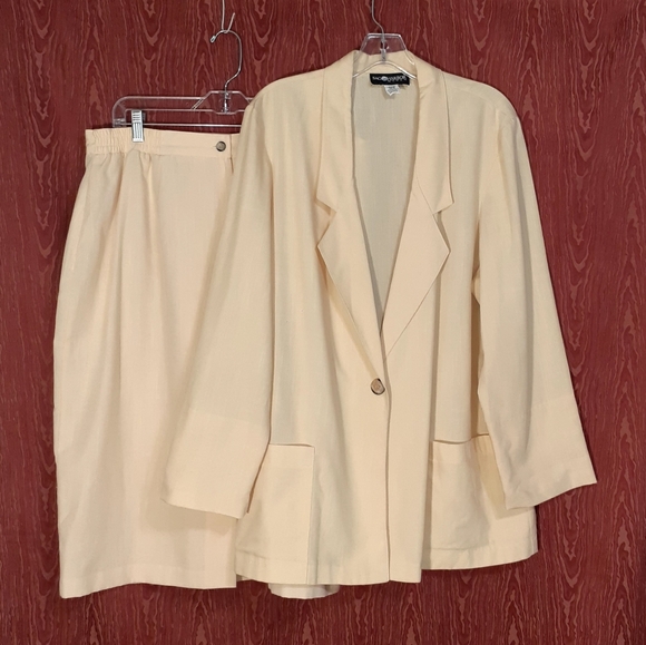 Sag Harbor Dresses & Skirts - SAG HARBOR 2 Piece Long Sleeve Yellow Skirt Set Women's Sz 18W/20W